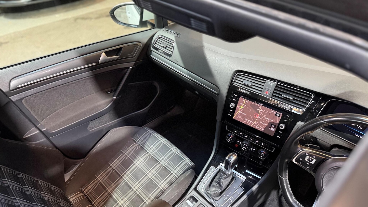 Used Volkswagen Golf 2017 for sale - 76607569: Photo 57