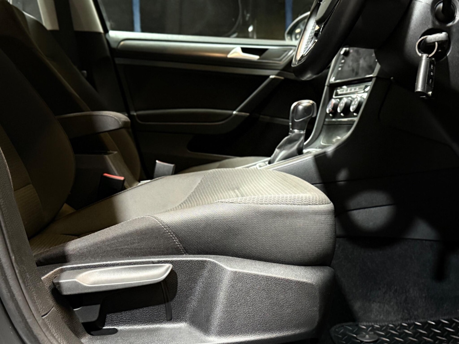 Used Volkswagen Golf 2018 for sale - 76498687: Photo 50