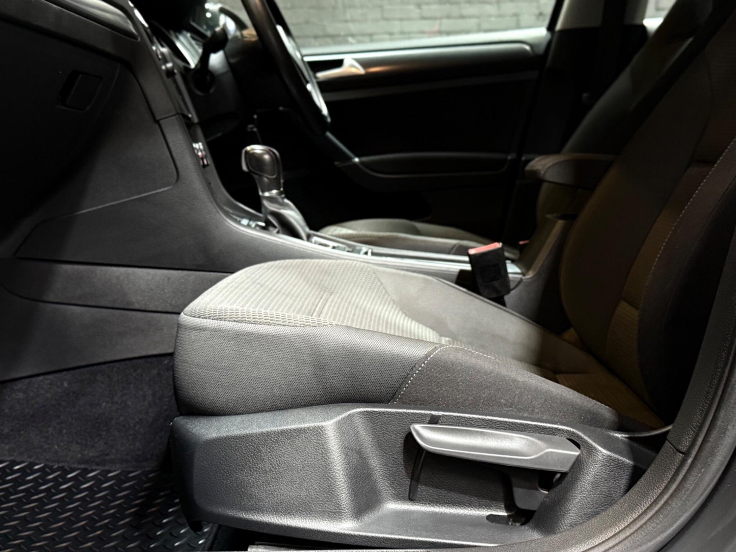 Used Volkswagen Golf 2018 for sale - 76498687: Photo 57