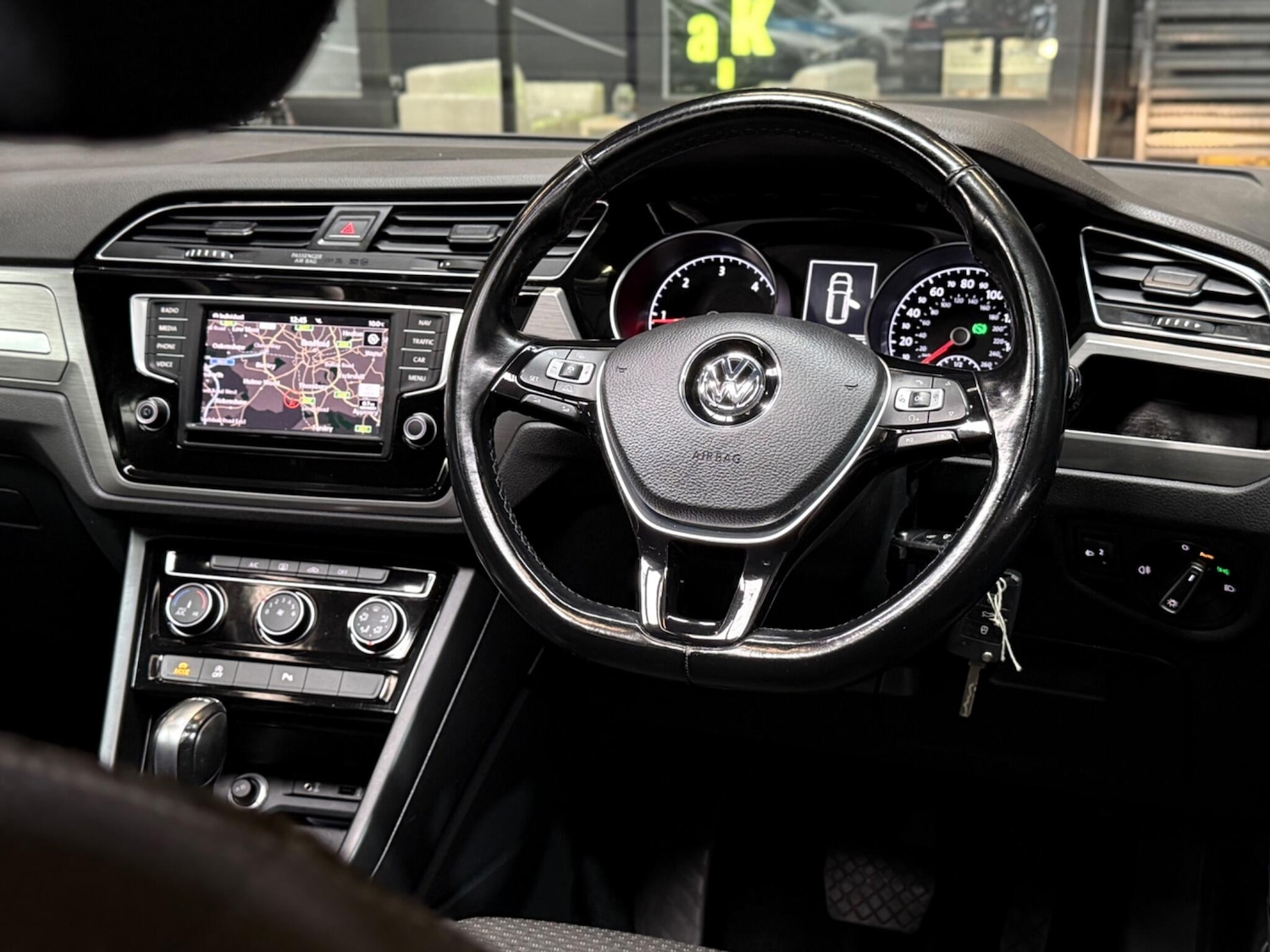 Used Volkswagen Touran 2017 for sale - 76498862: Photo 11