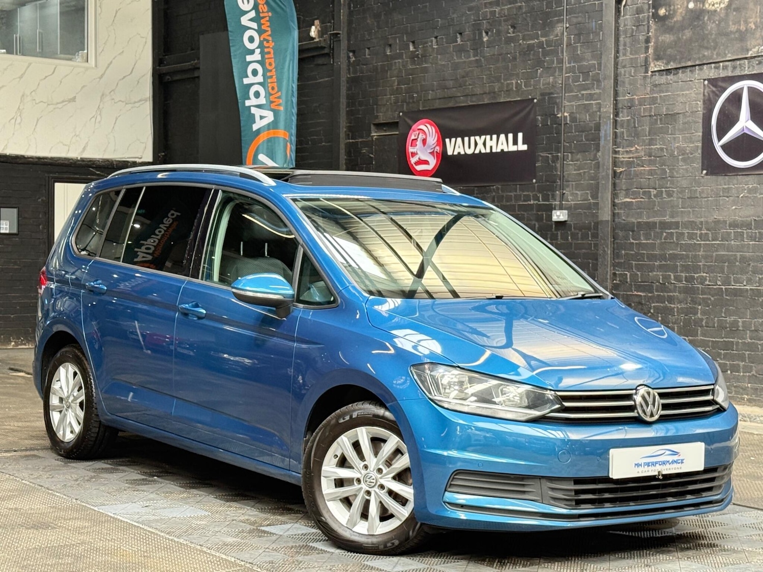 Used Volkswagen Touran 2017 for sale - 76498862: Photo 3