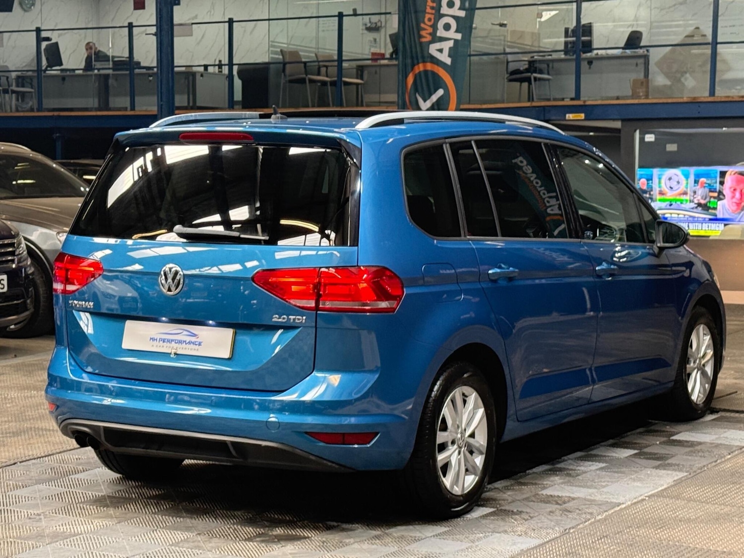 Used Volkswagen Touran 2017 for sale - 76498862: Photo 4