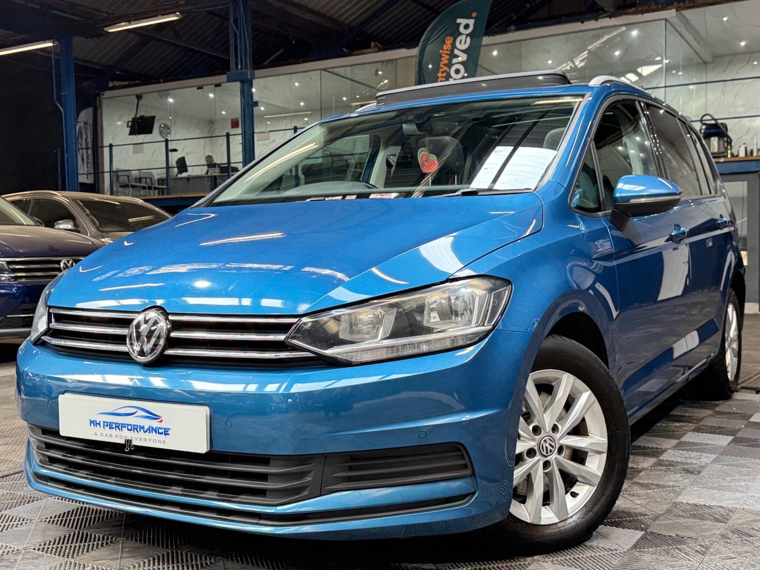 Used Volkswagen Touran 2017 for sale - 76498862: Photo 8