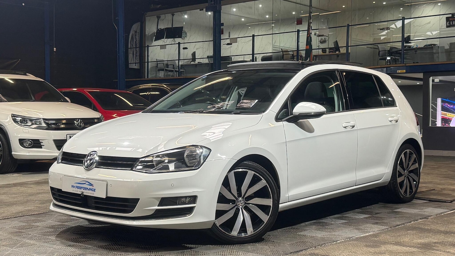 Used Volkswagen Golf 2017 for sale - 77612245: Photo 2