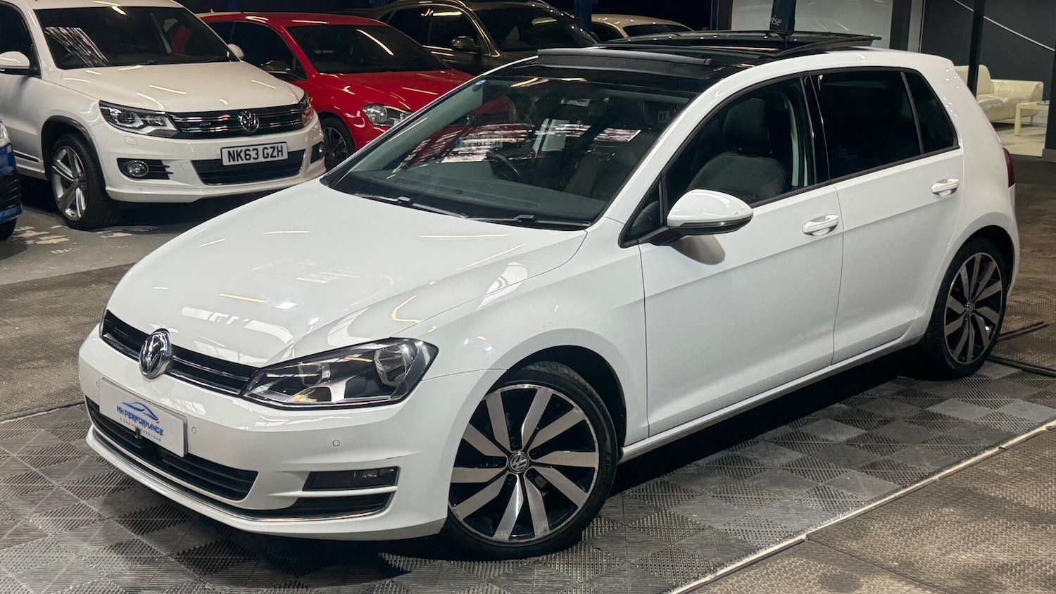 Used Volkswagen Golf 2017 for sale - 77612245: Photo 4