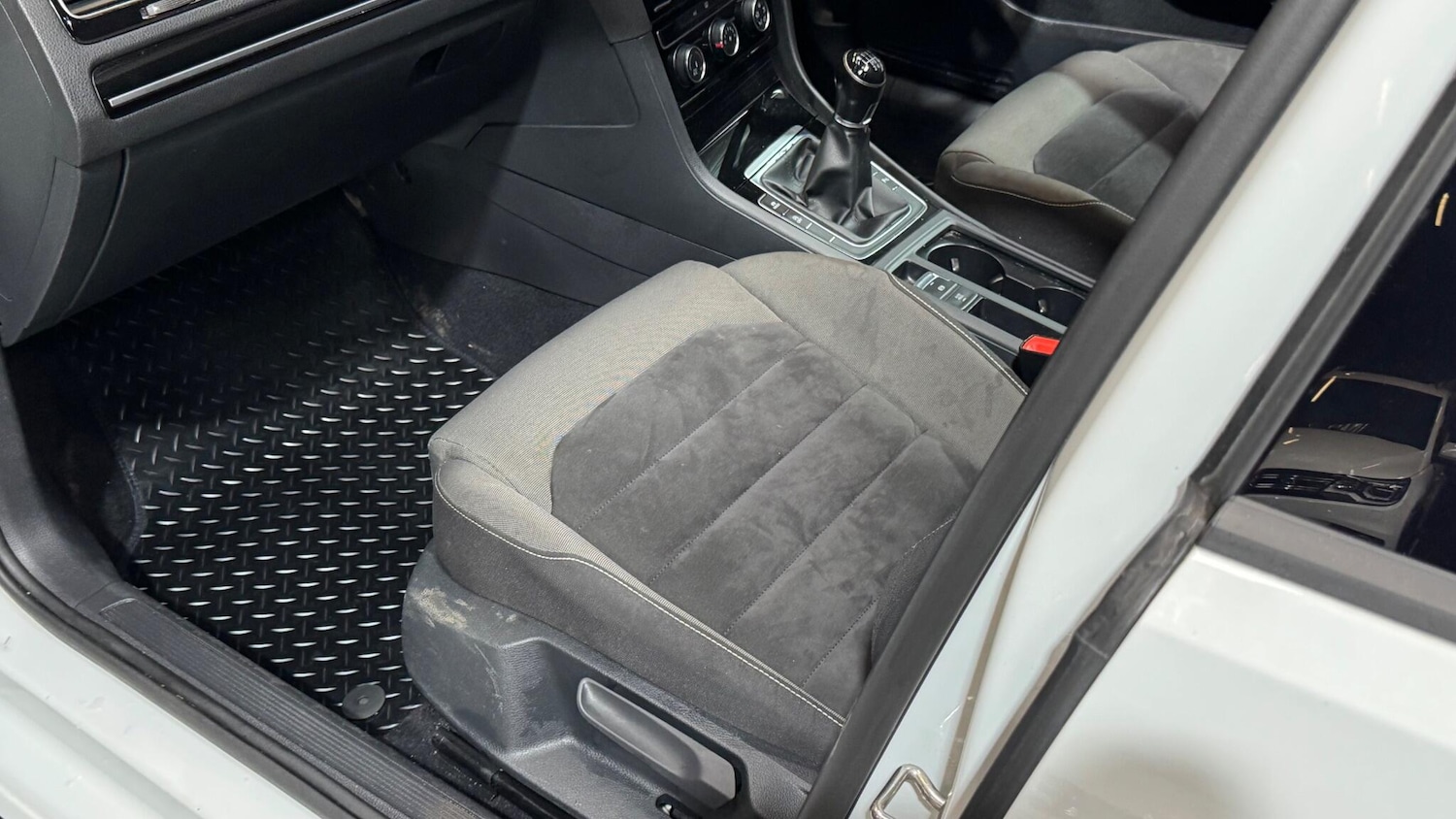 Used Volkswagen Golf 2017 for sale - 77612245: Photo 56