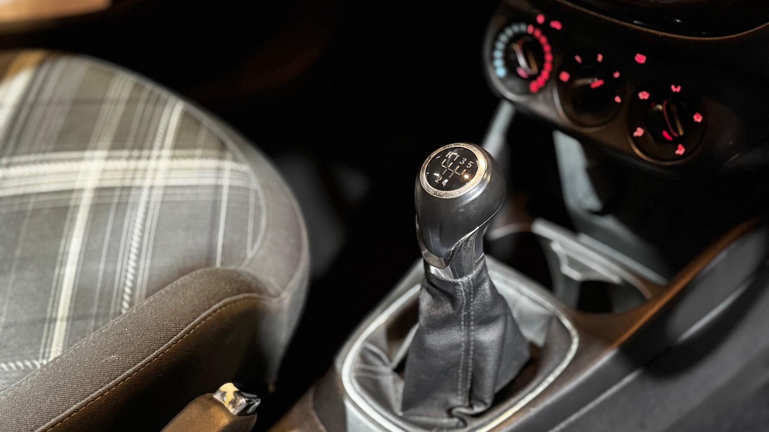 Used Vauxhall Corsa 2015 for sale - 77376691: Photo 24