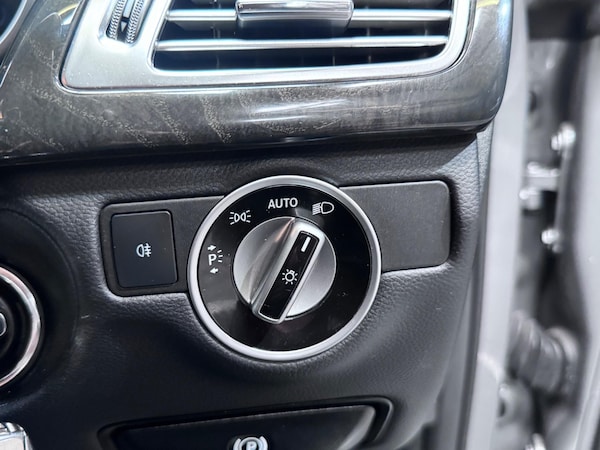 Used Mercedes-Benz CLS 2011 for sale - 75302217: Photo 35