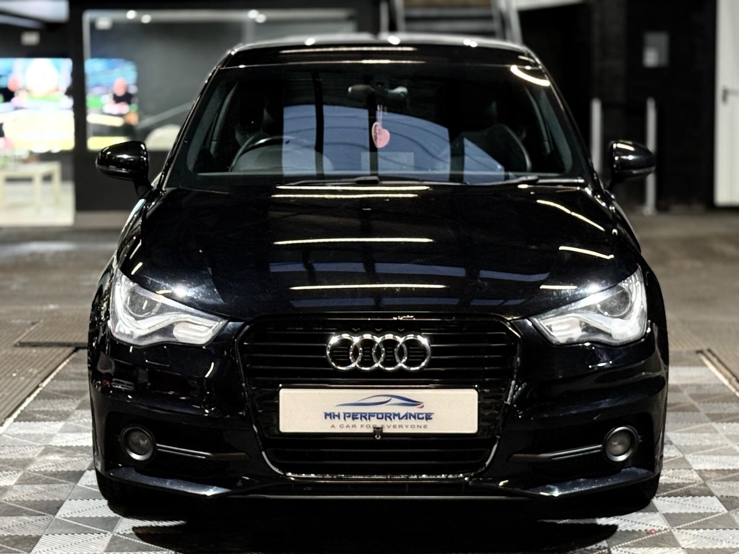 Used Audi A1 2014 for sale - 76965452: Photo 2
