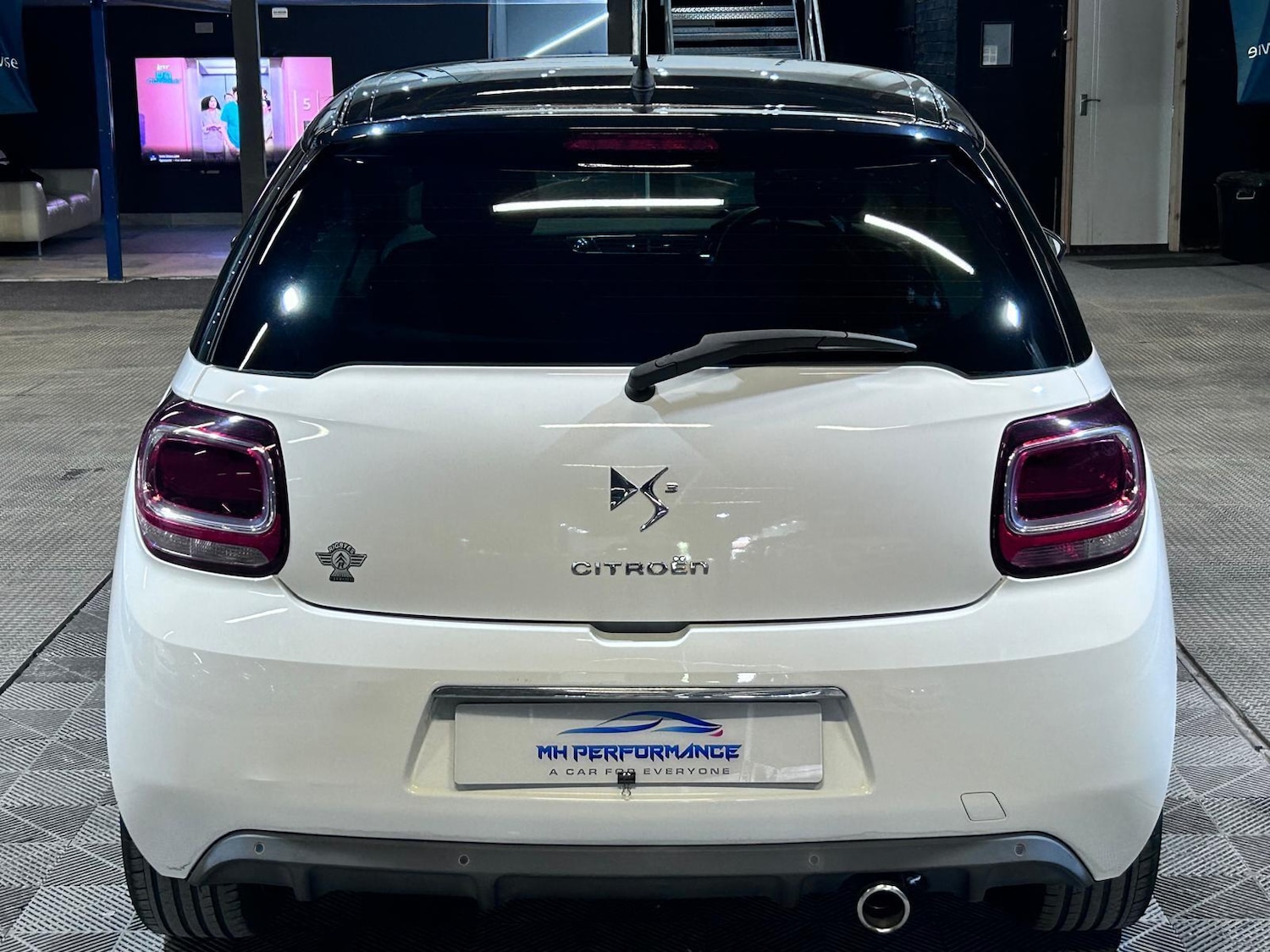 Vehicle 28