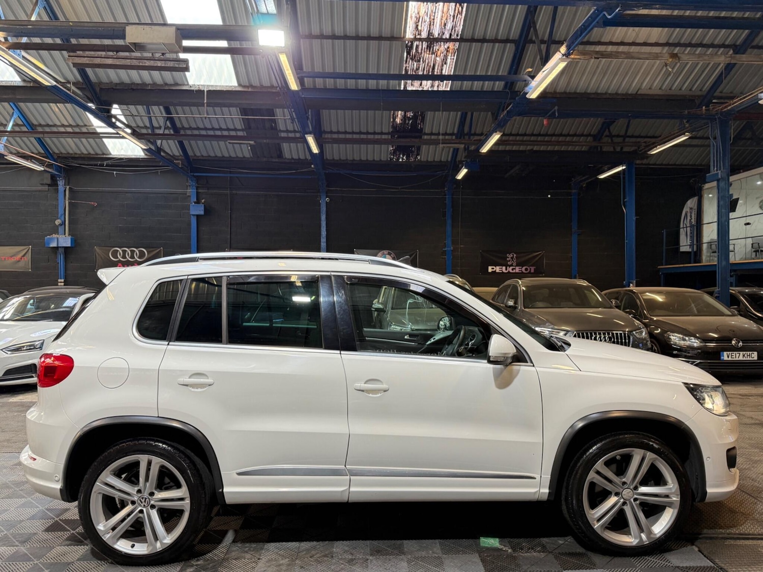 Used Volkswagen Tiguan 2013 for sale - 76153124: Photo 32