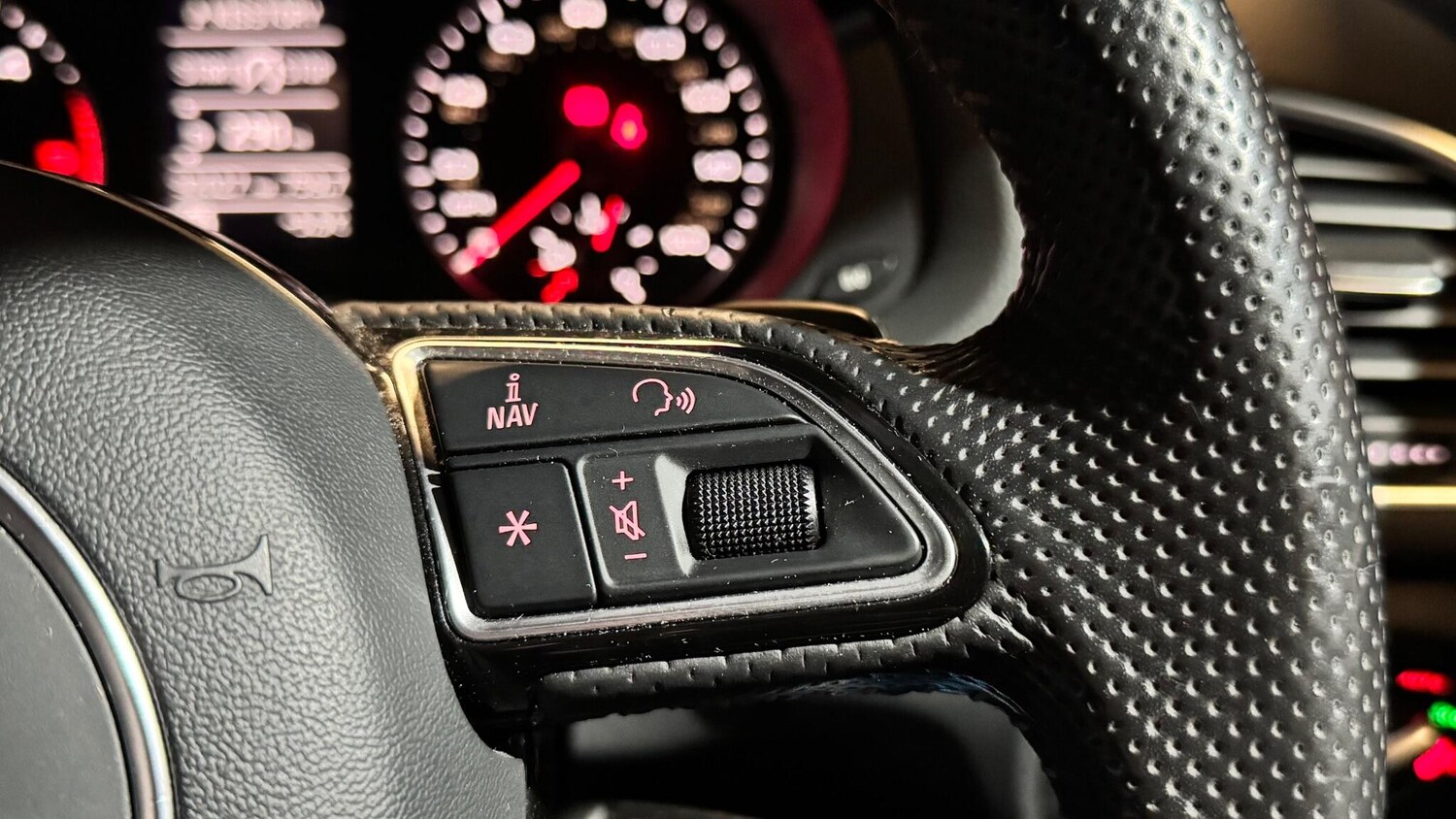 Used Audi Q3 2014 for sale - 76975799: Photo 64