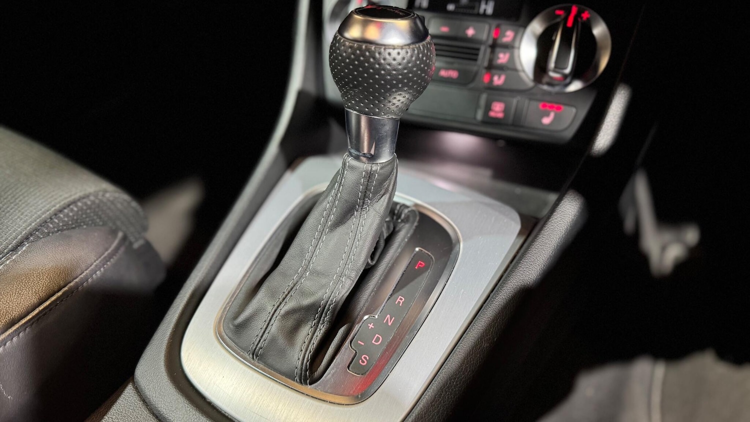 Used Audi Q3 2014 for sale - 76975799: Photo 9