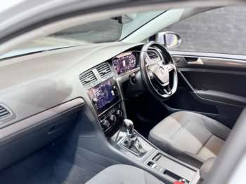 Used Volkswagen Golf 2018 for sale - 74280743: Photo