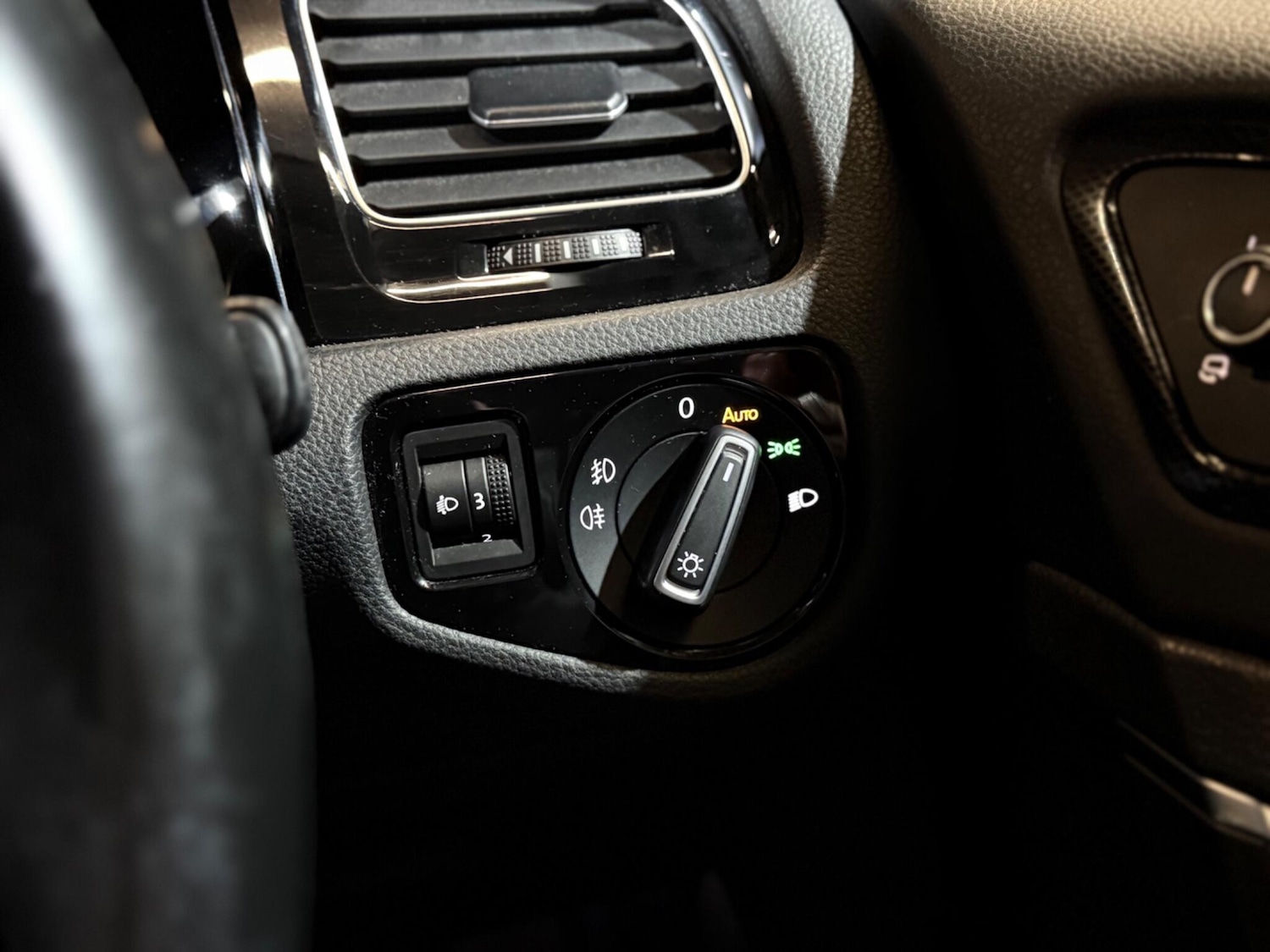 Used Volkswagen Golf 2014 for sale - 76850297: Photo 32