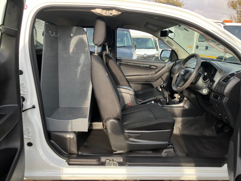 Used Isuzu D-Max 2015 for sale - 76357171: Photo 10