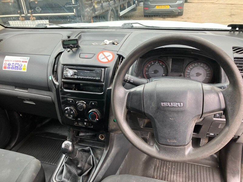 Used Isuzu D-Max 2017 for sale - 77836518: Photo 8