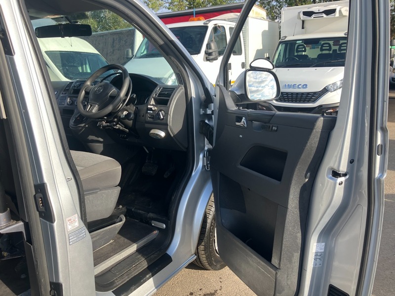 Used Volkswagen Transporter Shuttle 2015 for sale - 76236329: Photo 5
