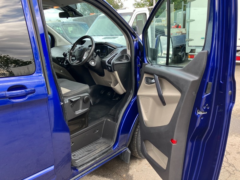 Used Ford Tourneo Custom 2018 for sale - 75953049: Photo 5