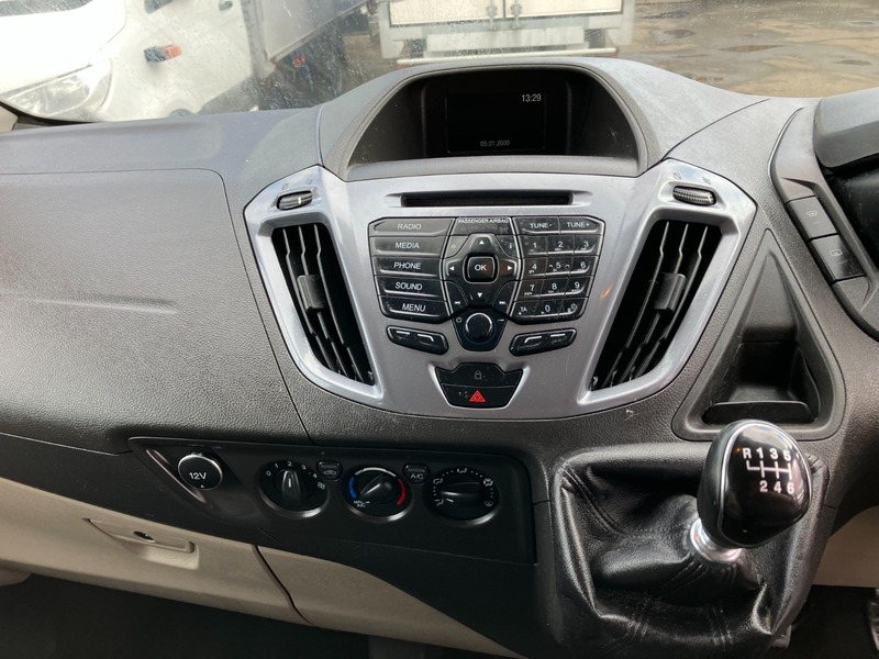 Used Ford Tourneo Custom 2018 for sale - 75953049: Photo 8