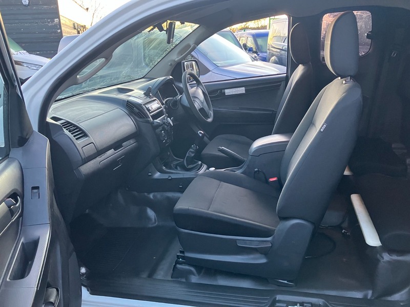 Used Isuzu D-Max 2017 for sale - 76934984: Photo 9