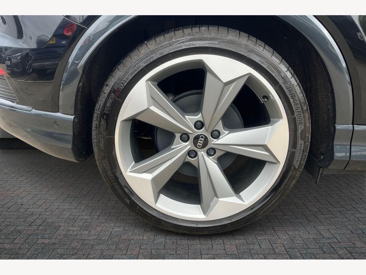 Used Audi Q4 e-tron 2025 for sale - 76680153: Photo 5