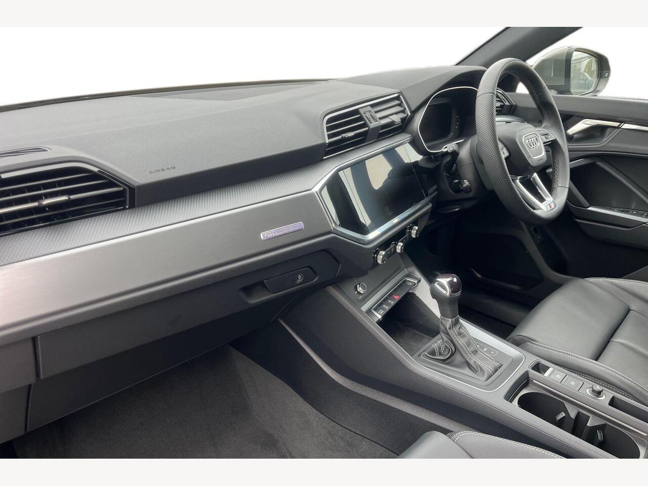 Used Audi Q3 2024 for sale - 76677770: Photo 2