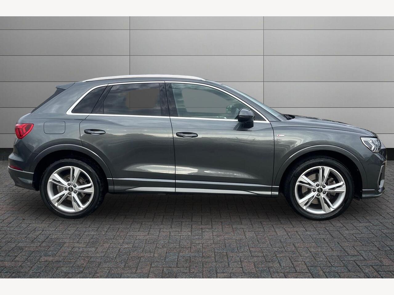 Used Audi Q3 2023 for sale - 76676054: Photo 4