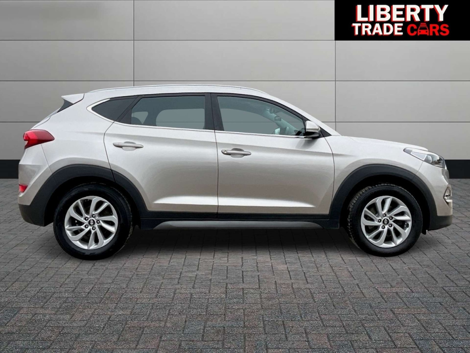 Used Hyundai TUCSON 2017 for sale - 76628298: Photo 3