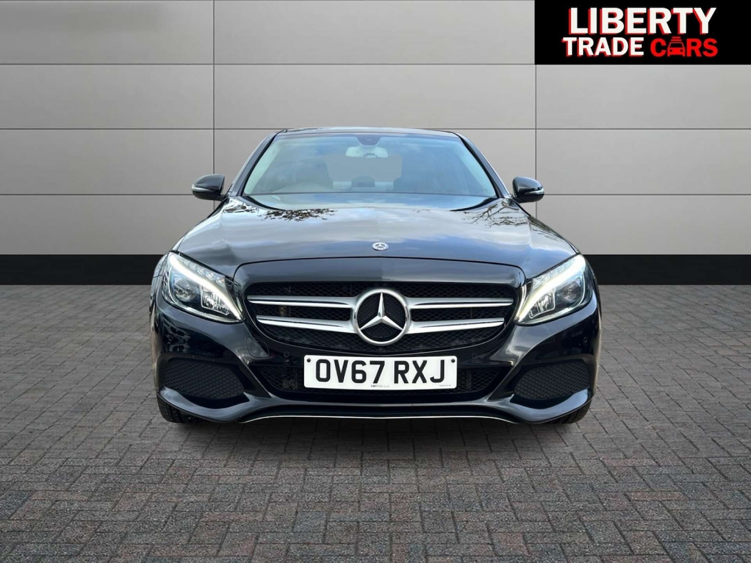 Used Mercedes-Benz C Class 2017 for sale - 76628302: Photo 2