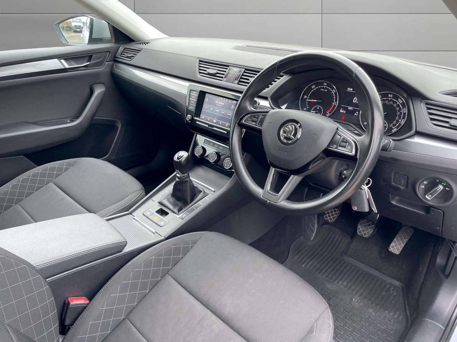 Used Skoda Superb 2025 for sale - 76628303: Photo 3