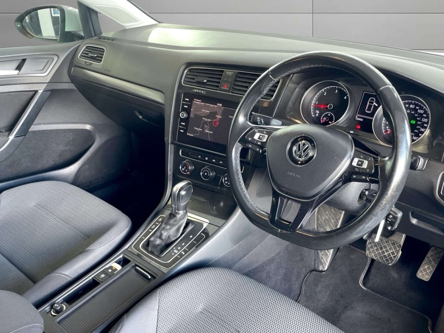 Used Volkswagen Golf 2017 for sale - 76628310: Photo 3