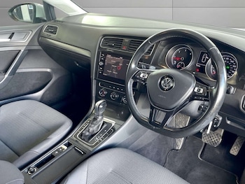 Used Volkswagen Golf 2017 for sale - 76628310: Photo