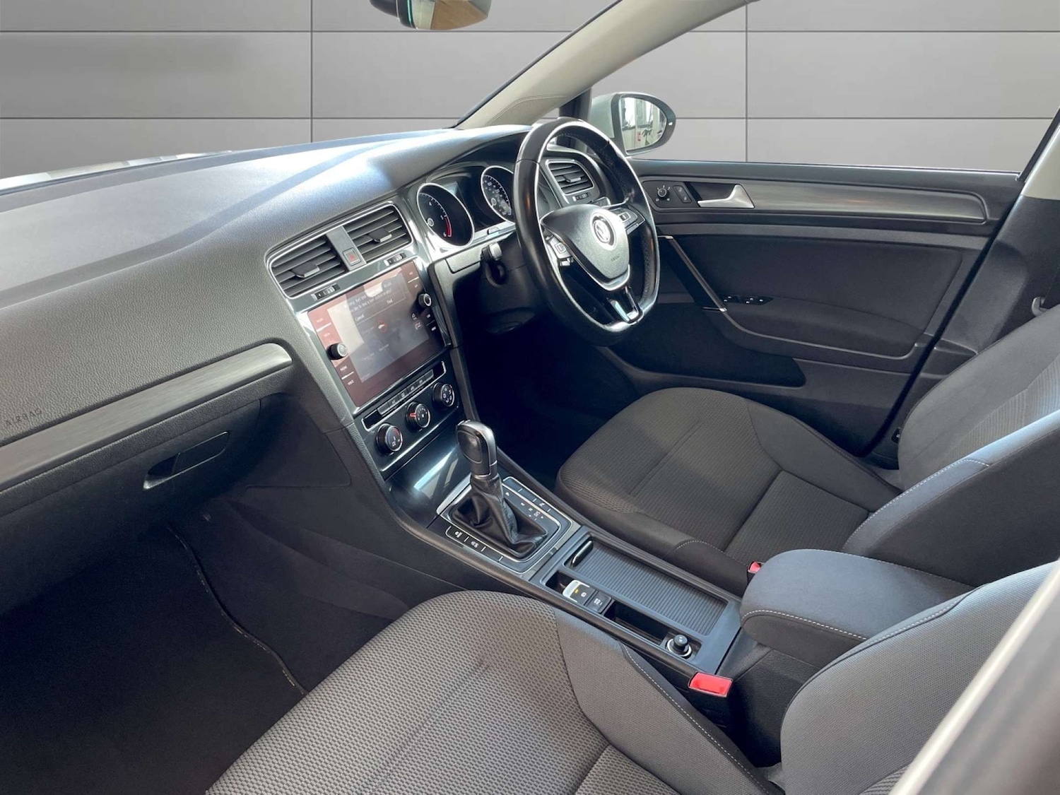 Used Volkswagen Golf 2017 for sale - 76628310: Photo 6