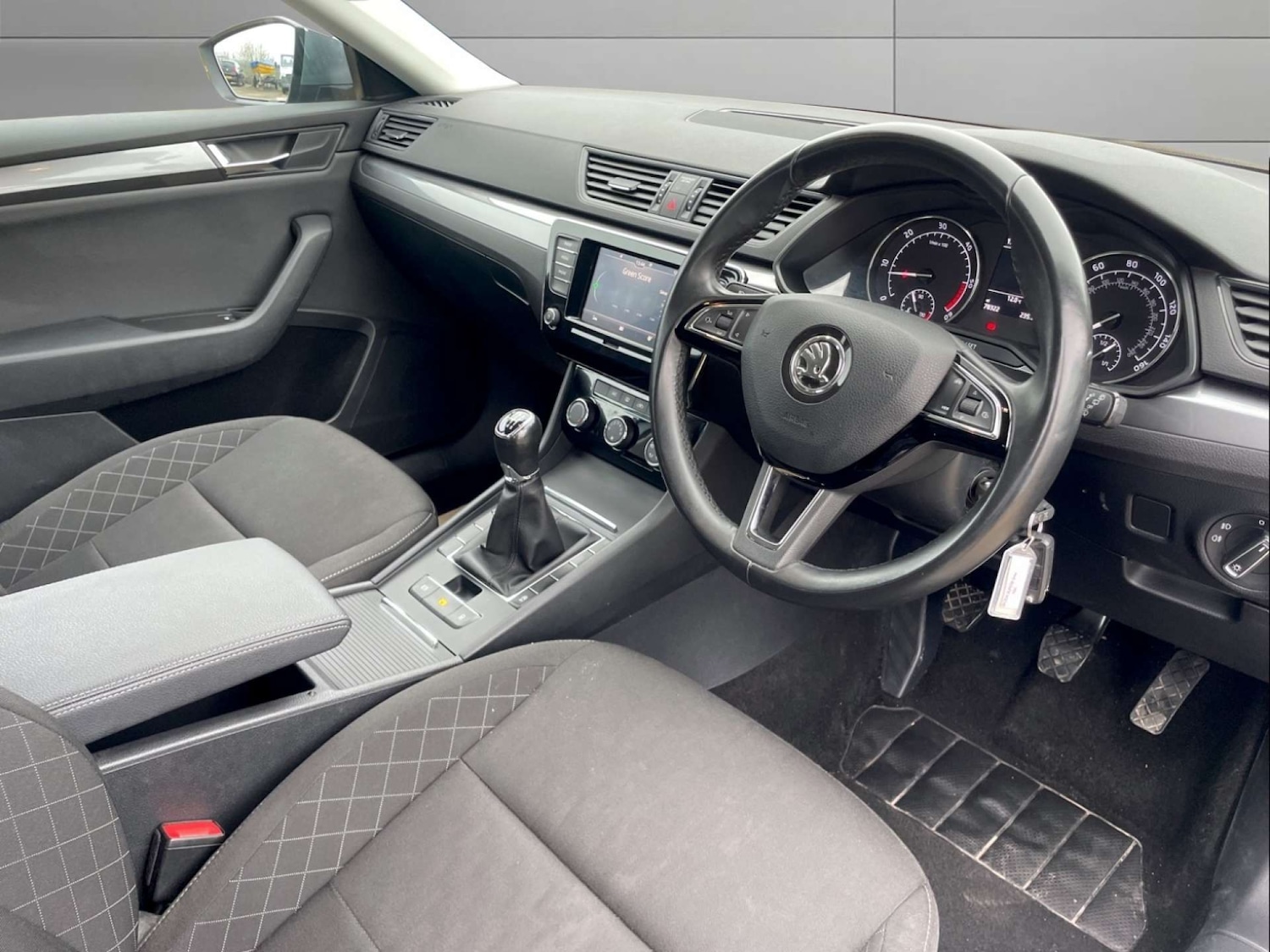 Used Skoda Superb 2025 for sale - 76628301: Photo 6