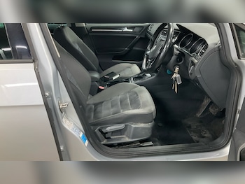 Used Volkswagen Golf 2015 for sale - 77012426: Photo