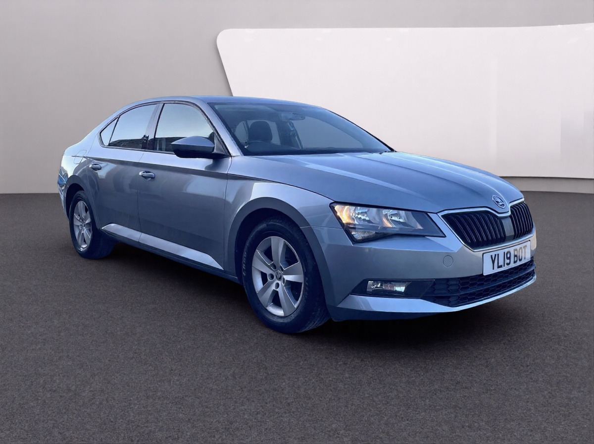 Used Skoda Superb 2019 for sale - 77916212: Photo 2