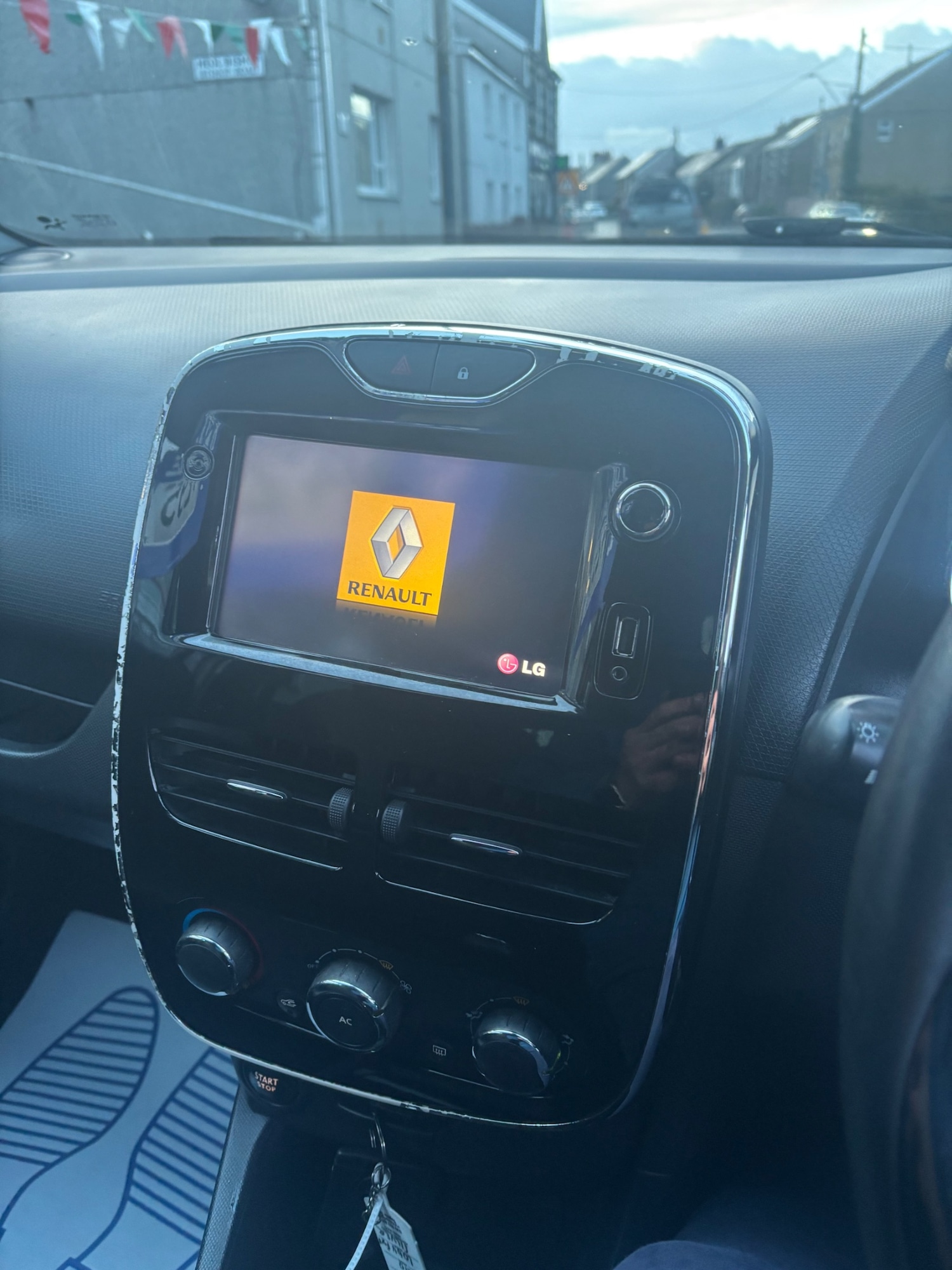 Used Renault Clio 2014 for sale - 77883620: Photo 16