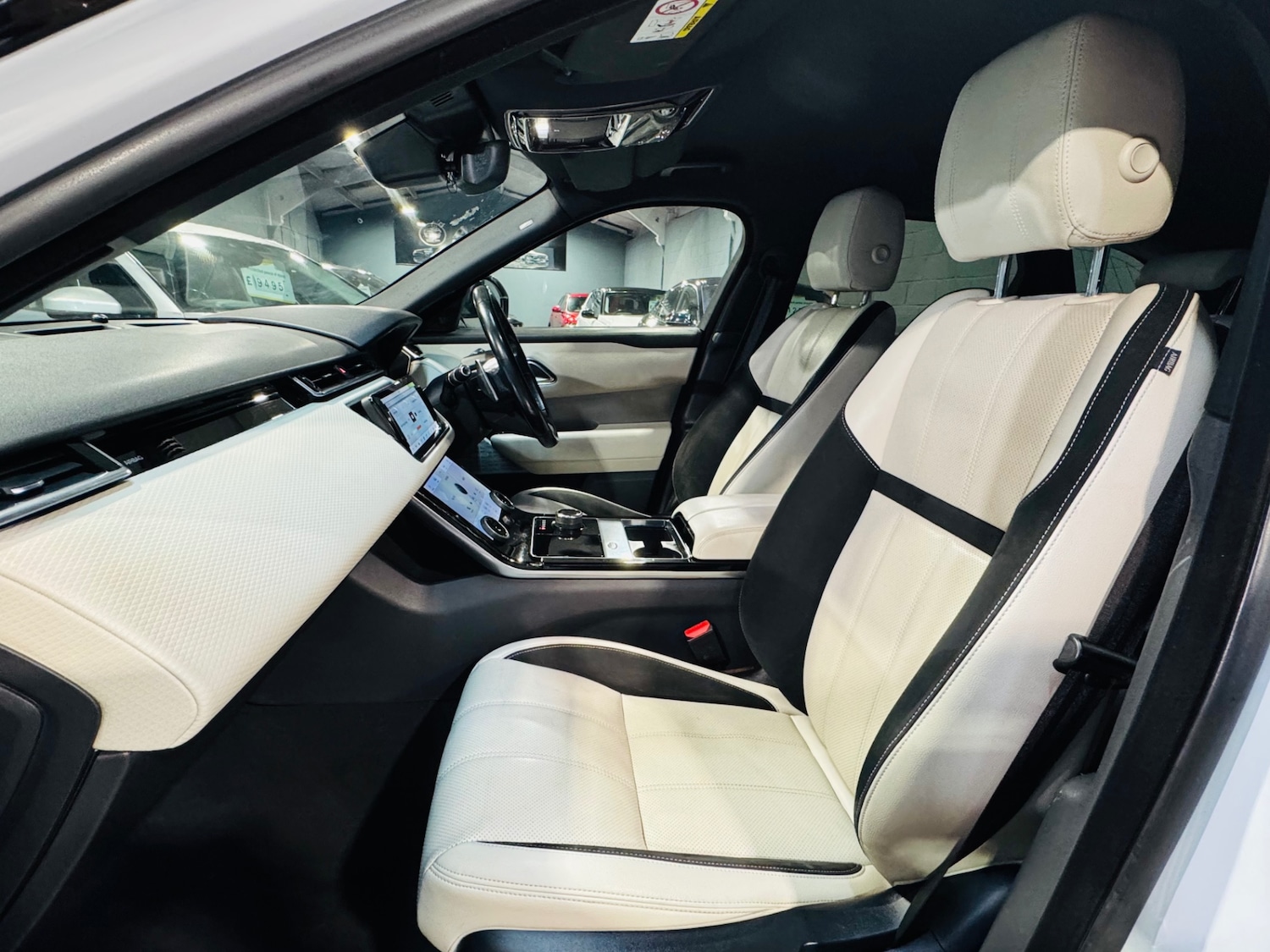 Used Land Rover Range Rover Velar 2018 for sale - 76699640: Photo 15