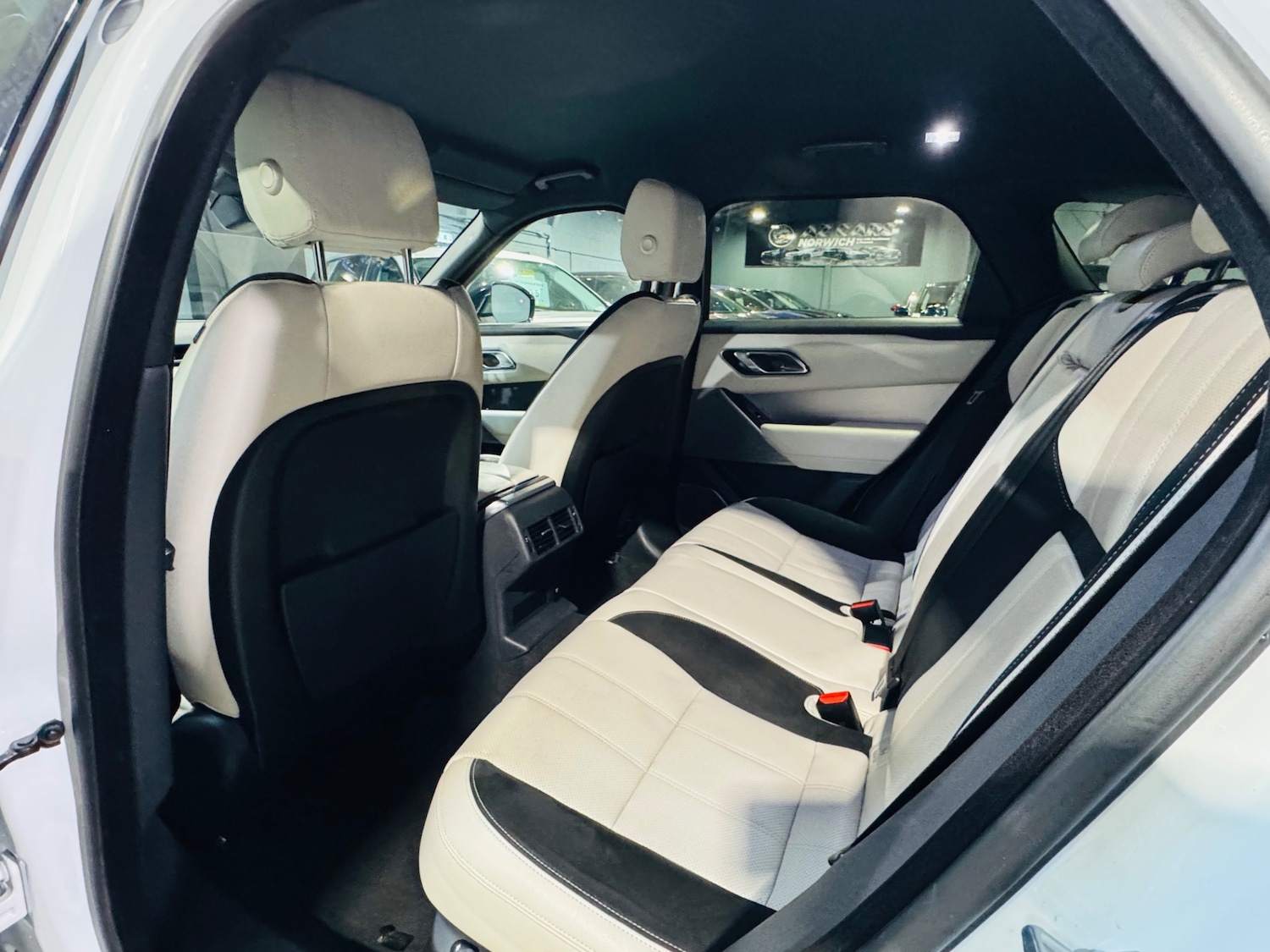 Used Land Rover Range Rover Velar 2018 for sale - 76699640: Photo 16