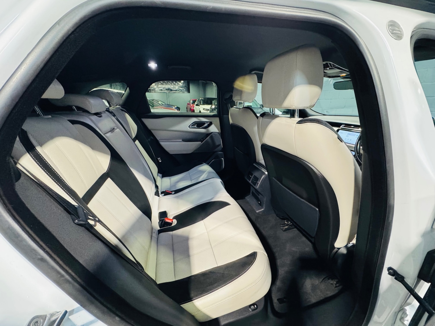 Used Land Rover Range Rover Velar 2018 for sale - 76699640: Photo 18