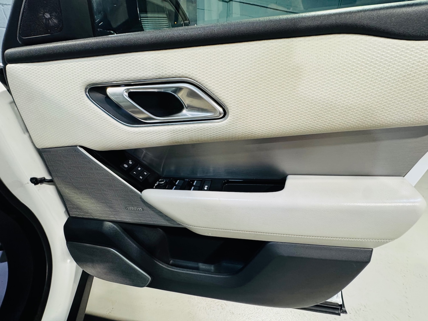 Used Land Rover Range Rover Velar 2018 for sale - 76699640: Photo 19