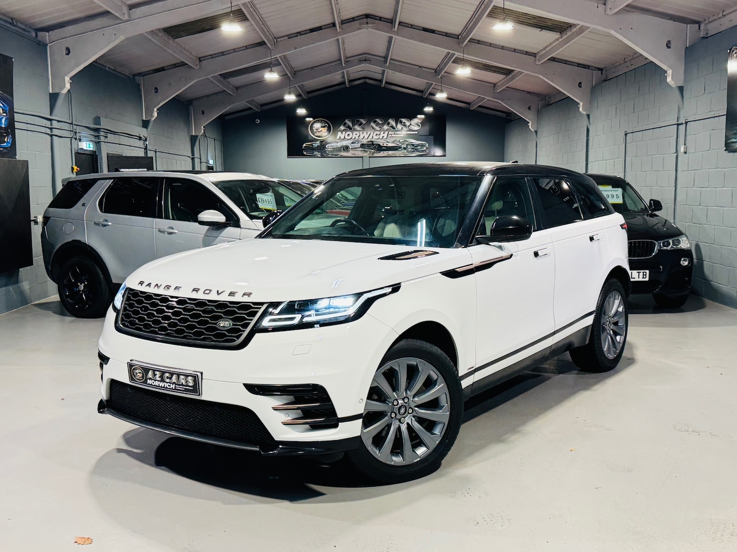 Used Land Rover Range Rover Velar 2018 for sale - 76699640: Photo 2