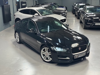 Used Jaguar XE 2017 for sale - 76008395: Photo