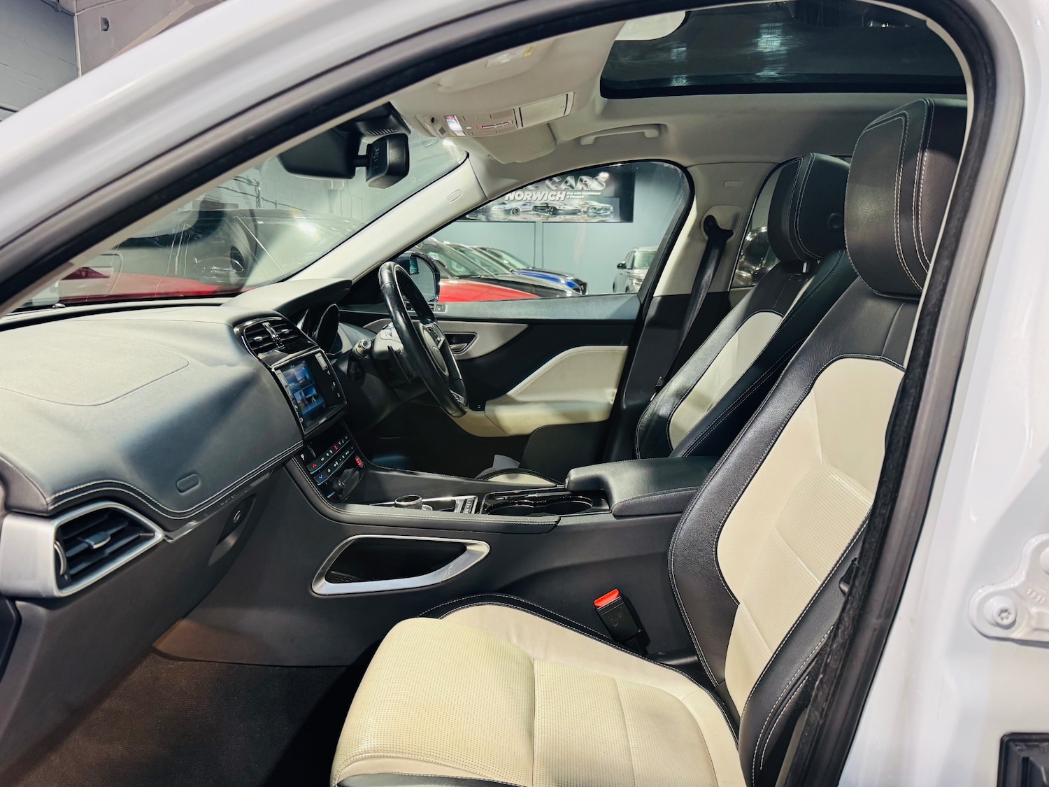 Used Jaguar F-Pace 2016 for sale - 76548070: Photo 14