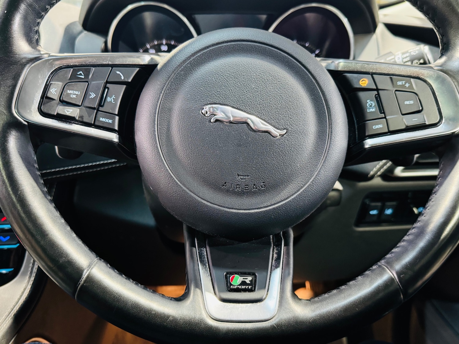 Used Jaguar F-Pace 2016 for sale - 76548070: Photo 23