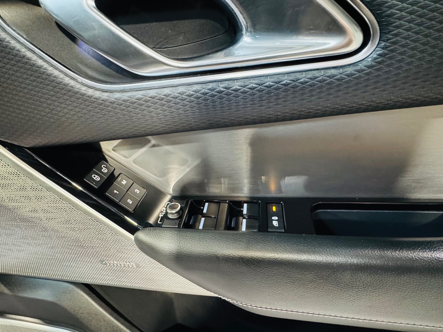 Used Land Rover Range Rover Velar 2018 for sale - 76785422: Photo 23