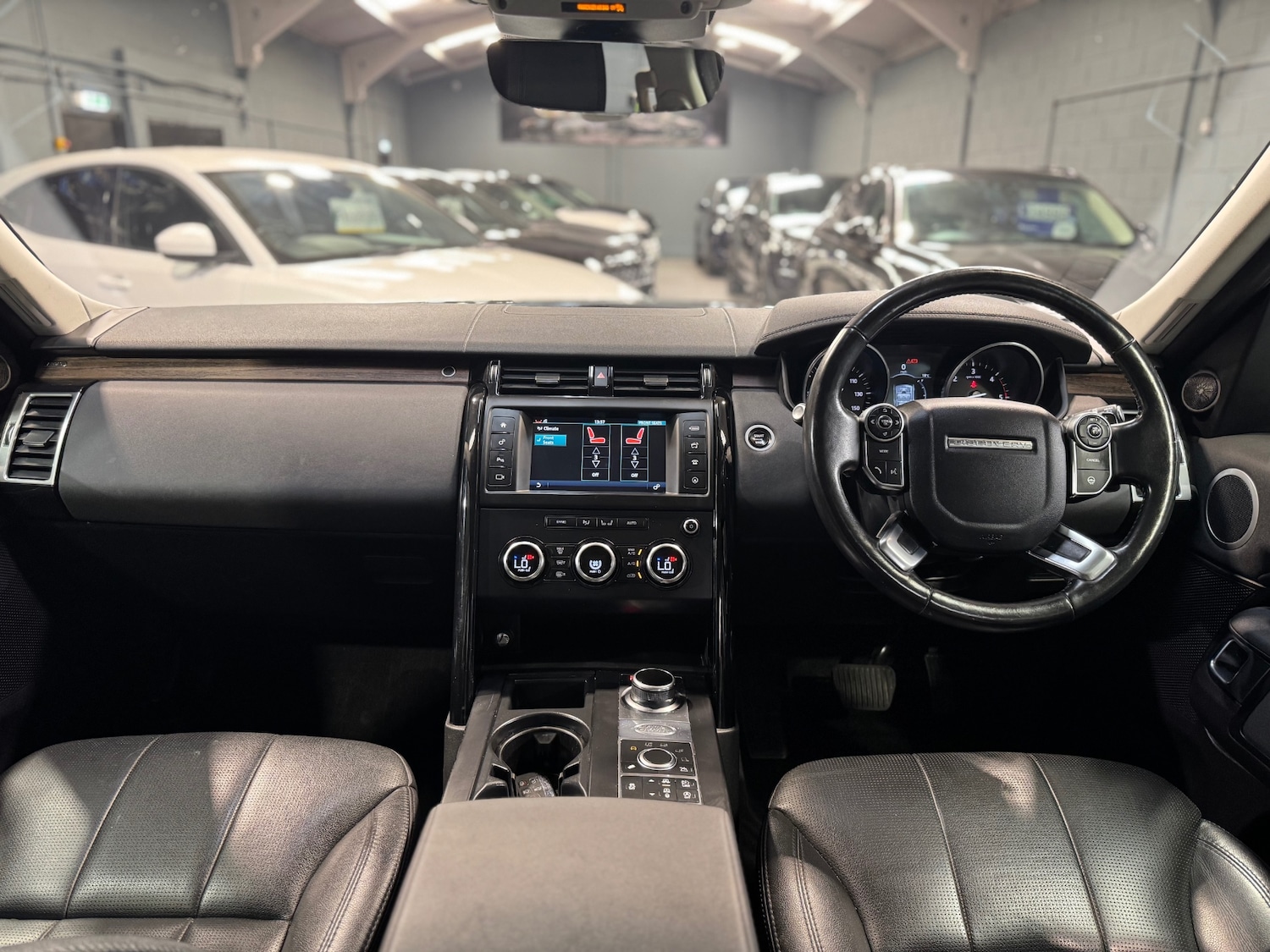 Used Land Rover Discovery 2017 for sale - 76011488: Photo 11