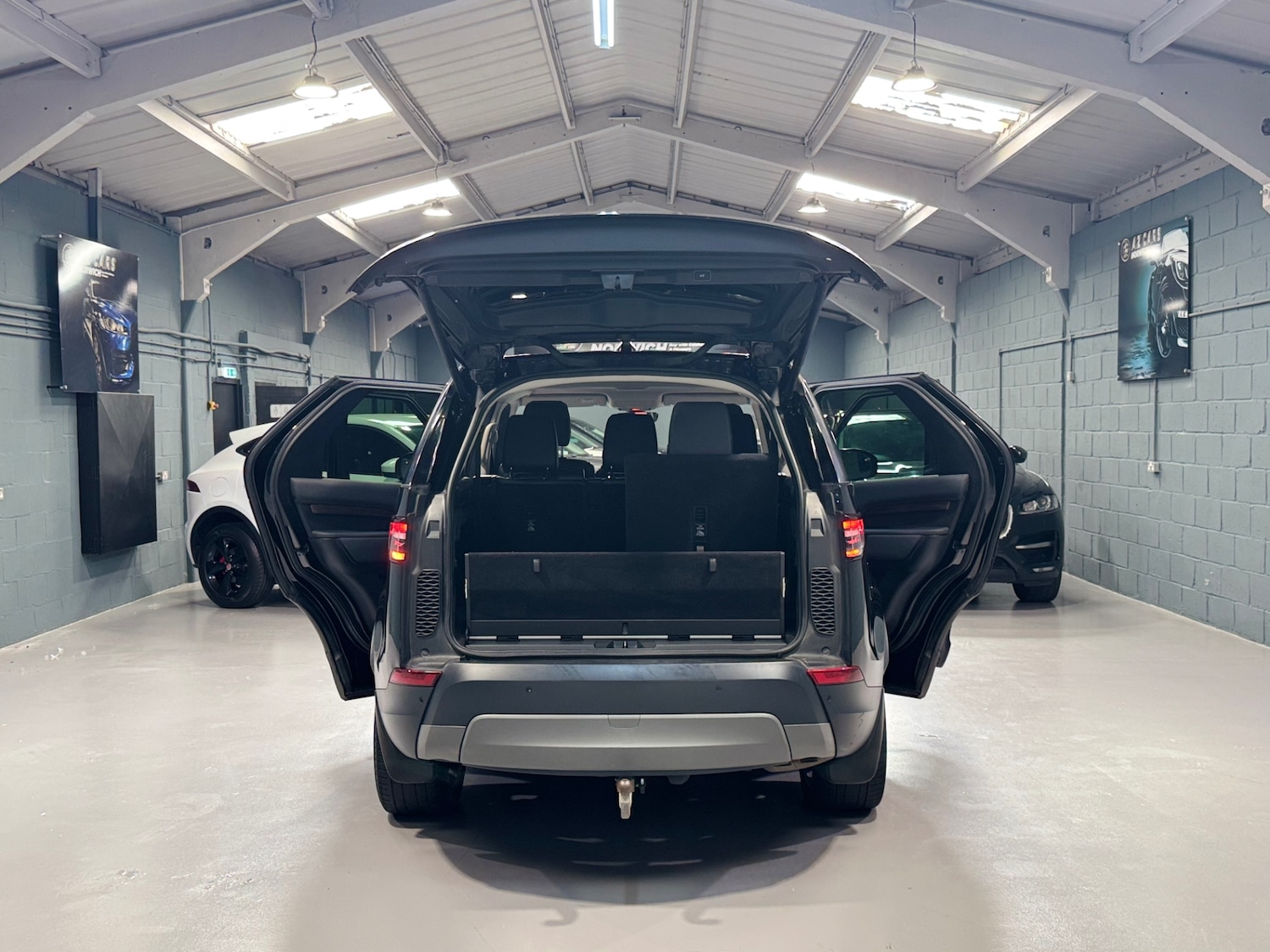 Used Land Rover Discovery 2017 for sale - 76011488: Photo 7