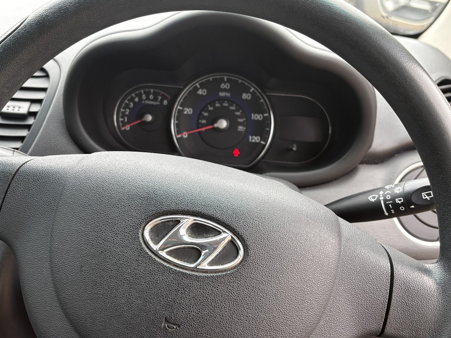 Used Hyundai i10 2011 for sale - 77643717: Photo 8